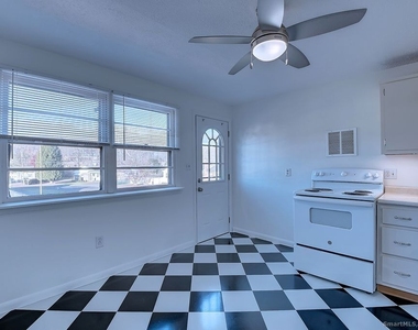 139 Phyllis Drive - Photo Thumbnail 4