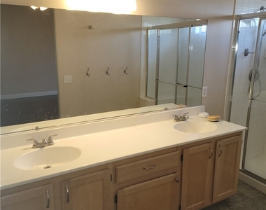 10200 Turin Place - Photo Thumbnail 16