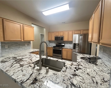 673 Peachy Canyon Circle - Photo Thumbnail 7