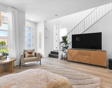92 Kimberlite Drive - Photo Thumbnail 6