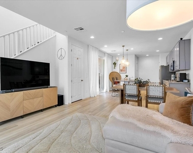 92 Kimberlite Drive - Photo Thumbnail 8