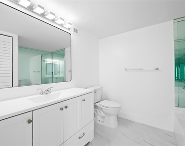 800 Parkview Drive - Photo Thumbnail 14