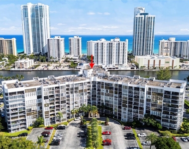 800 Parkview Drive - Photo Thumbnail 29