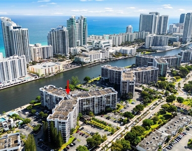 800 Parkview Drive - Photo Thumbnail 28