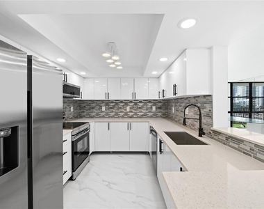 800 Parkview Drive - Photo Thumbnail 5