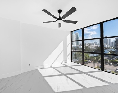 800 Parkview Drive - Photo Thumbnail 17