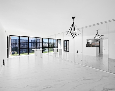 800 Parkview Drive - Photo Thumbnail 8