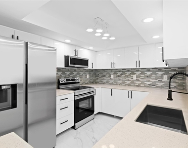 800 Parkview Drive - Photo Thumbnail 3