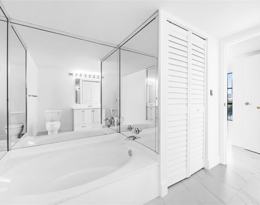 800 Parkview Drive - Photo Thumbnail 15