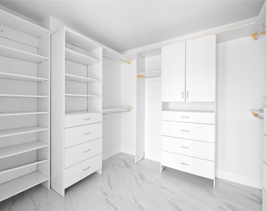 800 Parkview Drive - Photo Thumbnail 16