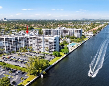 800 Parkview Drive - Photo Thumbnail 24
