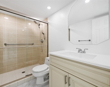 800 Parkview Drive - Photo Thumbnail 18