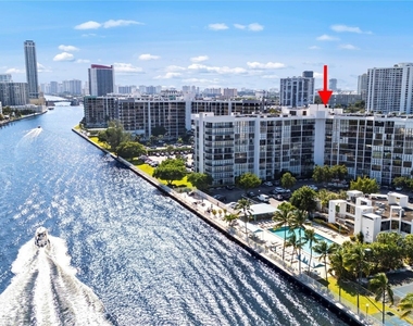 800 Parkview Drive - Photo Thumbnail 22