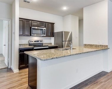 205 Briar Cove - Photo Thumbnail 8