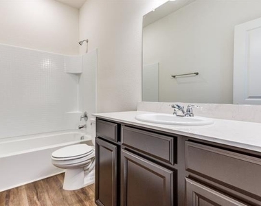 205 Briar Cove - Photo Thumbnail 7