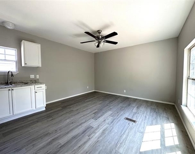 87 Paris Drive - Photo Thumbnail 1