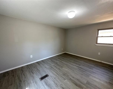 87 Paris Drive - Photo Thumbnail 6