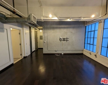 746 S Los Angeles Street - Photo Thumbnail 2