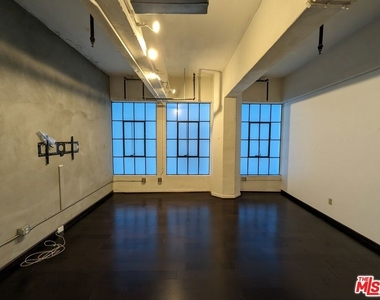 746 S Los Angeles Street - Photo Thumbnail 3