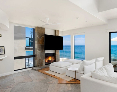 25252 Malibu Road - Photo Thumbnail 9