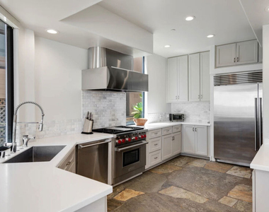 25252 Malibu Road - Photo Thumbnail 5