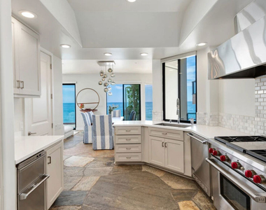 25252 Malibu Road - Photo Thumbnail 13
