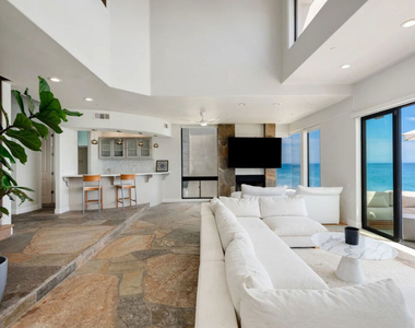 25252 Malibu Road - Photo Thumbnail 7