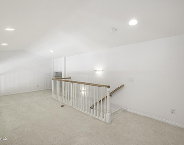 3178 Sunset Hills Boulevard - Photo Thumbnail 8
