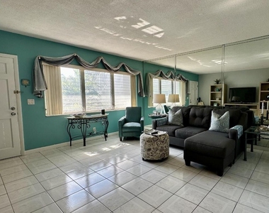 1001 Ne 8th Avenue - Photo Thumbnail 4