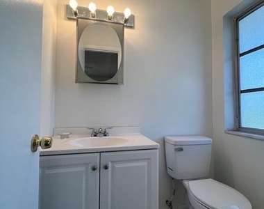 6800 Ne 22nd Way - Photo Thumbnail 16