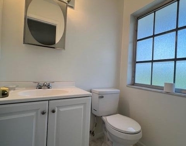 6800 Ne 22nd Way - Photo Thumbnail 17