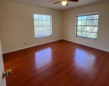 6800 Ne 22nd Way - Photo Thumbnail 9