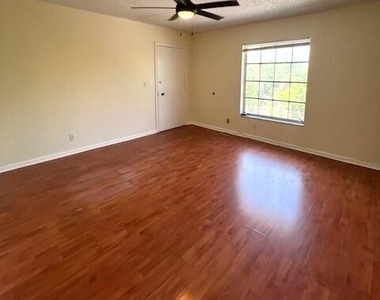 6800 Ne 22nd Way - Photo Thumbnail 3