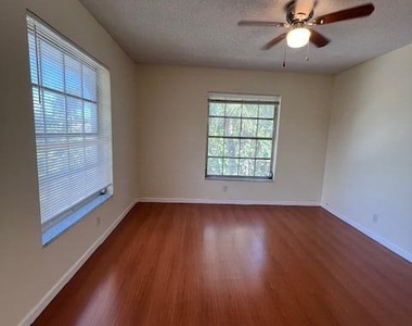 6800 Ne 22nd Way - Photo Thumbnail 10