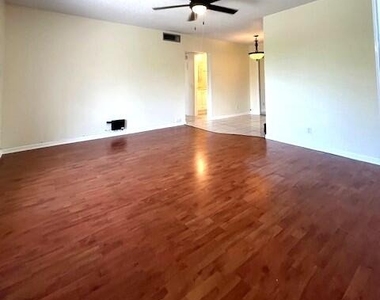 6800 Ne 22nd Way - Photo Thumbnail 4