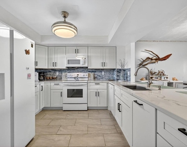 801 S Ocean Drive - Photo Thumbnail 10