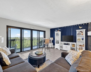 801 S Ocean Drive - Photo Thumbnail 18