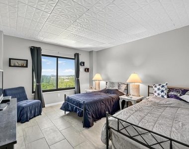 801 S Ocean Drive - Photo Thumbnail 4