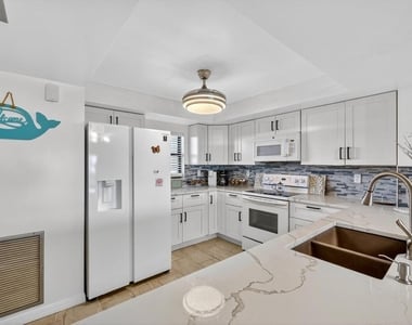 801 S Ocean Drive - Photo Thumbnail 11