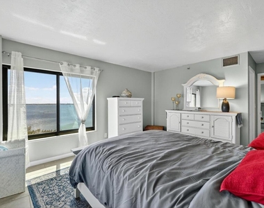 801 S Ocean Drive - Photo Thumbnail 15