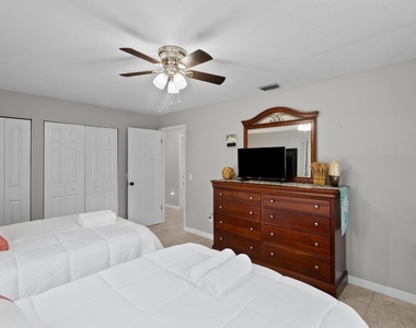 4220 Sunrise Boulevard - Photo Thumbnail 8