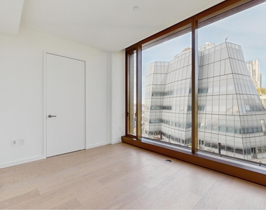 500 W 18th Street - Photo Thumbnail 8