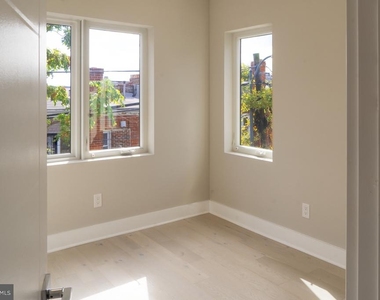 812 18th Street Ne - Photo Thumbnail 2