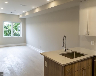 812 18th Street Ne - Photo Thumbnail 3