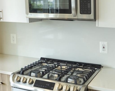 812 18th Street Ne - Photo Thumbnail 9