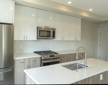 812 18th Street Ne - Photo Thumbnail 6