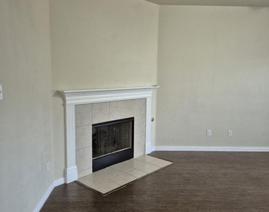 808 Busleigh Castle Way - Photo Thumbnail 11
