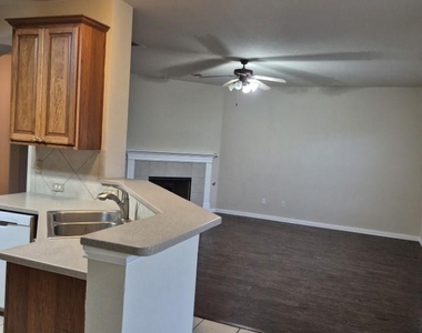 808 Busleigh Castle Way - Photo Thumbnail 9