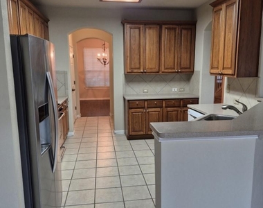 808 Busleigh Castle Way - Photo Thumbnail 6