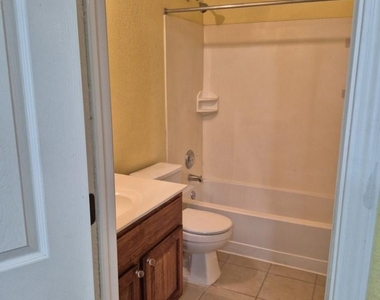 808 Busleigh Castle Way - Photo Thumbnail 21